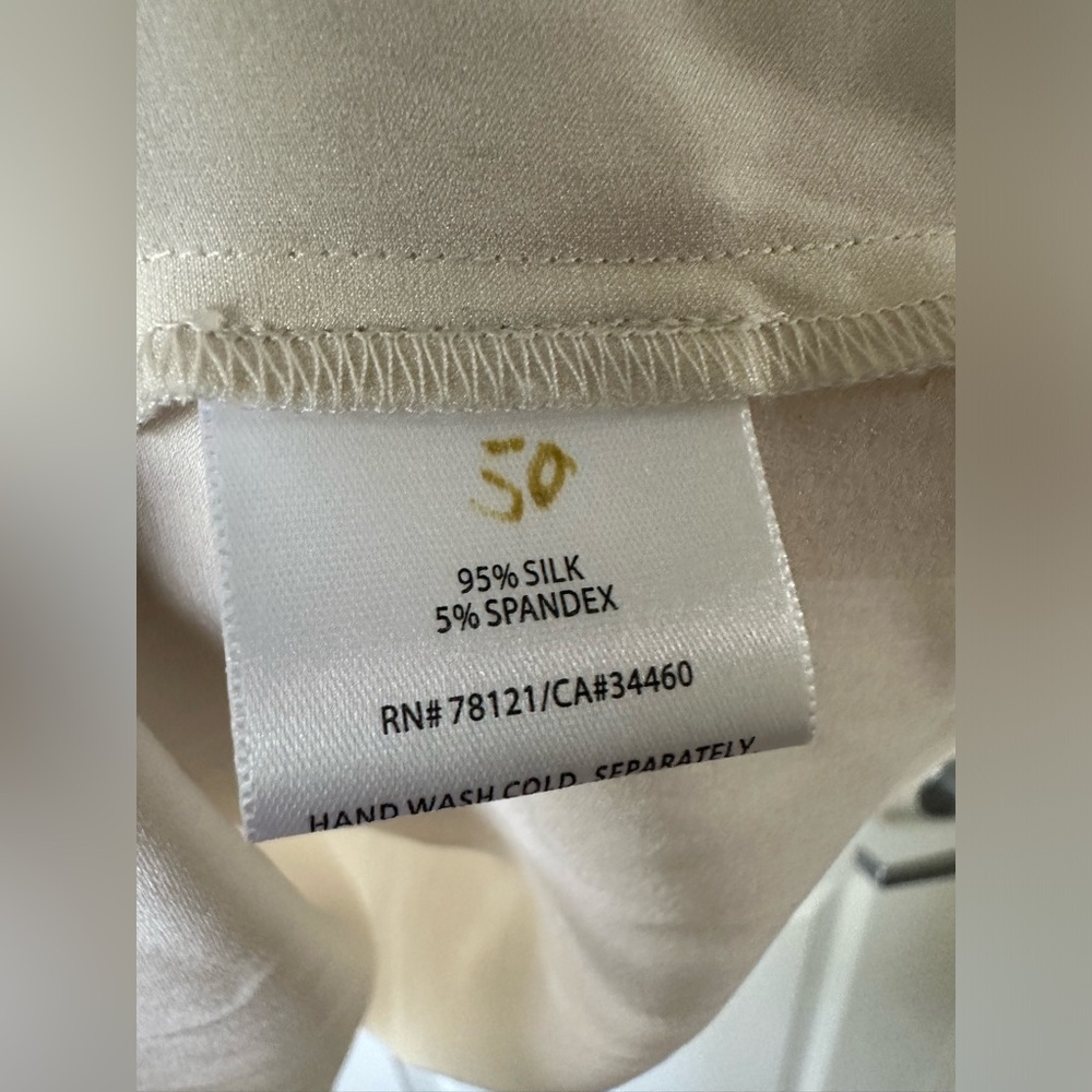 EILEEN FISHER Silk Cream Blouse. - Picture 8 of 8